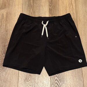 Men’s Black Vuori Kore Unlined Short 7 inch Large